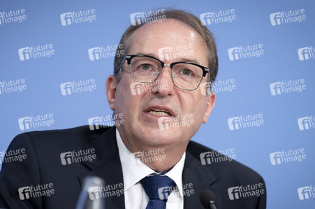 Bundespressekonferenz 'Bundeslagebild Sexualdelikte zum Nachteil von Kindern und Jugendlichen 2025' in Berlin