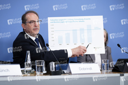 Bundespressekonferenz 'Bundeslagebild Sexualdelikte zum Nachteil von Kindern und Jugendlichen 2025' in Berlin