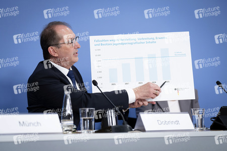 Bundespressekonferenz 'Bundeslagebild Sexualdelikte zum Nachteil von Kindern und Jugendlichen 2025' in Berlin