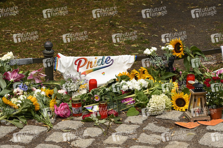 Trauer nach dem Anschlag auf die Feiern des 48. Berliner Christopher Street Day in Berlin