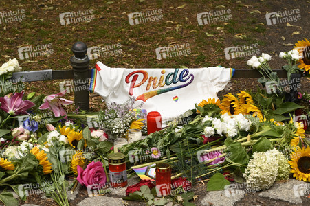 Trauer nach dem Anschlag auf die Feiern des 48. Berliner Christopher Street Day in Berlin