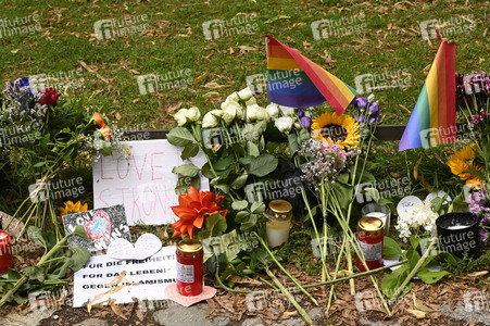 Trauer nach dem Anschlag auf die Feiern des 48. Berliner Christopher Street Day in Berlin