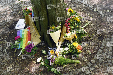 Trauer nach dem Anschlag auf die Feiern des 48. Berliner Christopher Street Day in Berlin