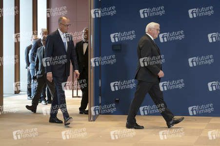 Aushändigung von Entlassungs- und Ernennungsurkunden durch den Bundespräsidenten in Berlin