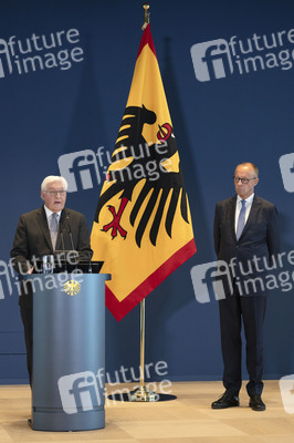 Aushändigung von Entlassungs- und Ernennungsurkunden durch den Bundespräsidenten in Berlin