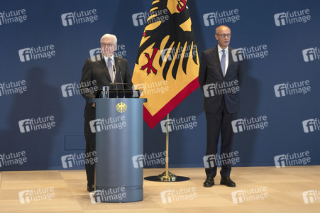 Aushändigung von Entlassungs- und Ernennungsurkunden durch den Bundespräsidenten in Berlin