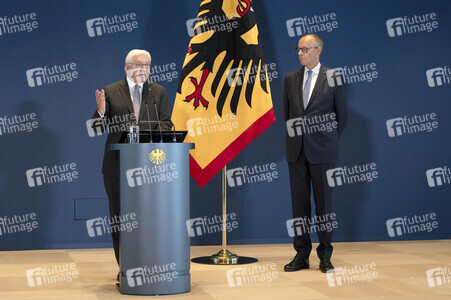 Aushändigung von Entlassungs- und Ernennungsurkunden durch den Bundespräsidenten in Berlin