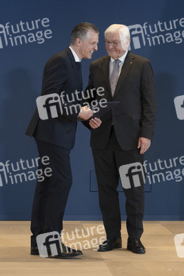 Aushändigung von Entlassungs- und Ernennungsurkunden durch den Bundespräsidenten in Berlin
