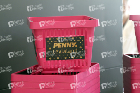 Eröffnung vom Penny Markt 'Leylaland' in Frankfurt