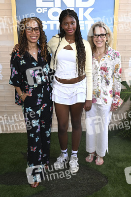 Filmpremiere 'The End of Oak Street' in Burbank