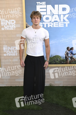 Filmpremiere 'The End of Oak Street' in Burbank