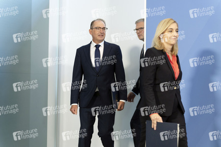 Pressekonferenz zur Reform des Rechts der Nachrichtendienste in Berlin