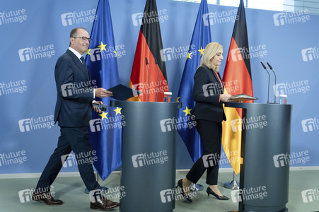 Pressekonferenz zur Reform des Rechts der Nachrichtendienste in Berlin
