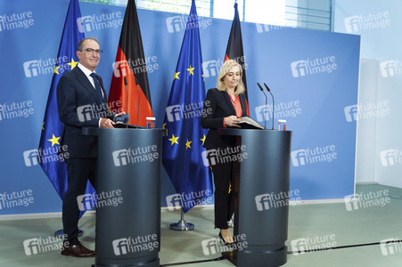 Pressekonferenz zur Reform des Rechts der Nachrichtendienste in Berlin