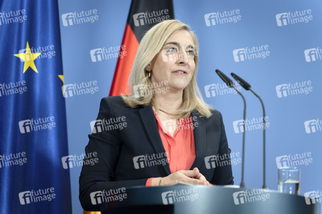 Pressekonferenz zur Reform des Rechts der Nachrichtendienste in Berlin