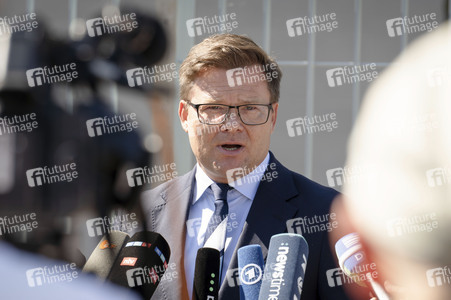Pressestatement von Carsten Schneider nach Kabinettsitzung in Berlin