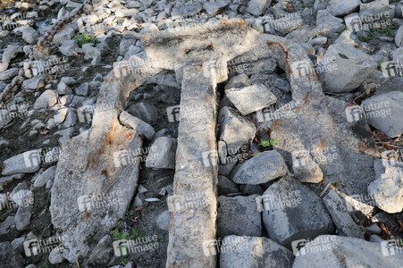 Historisches Niedrigwasser im Rhein bei Bornheim