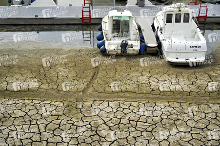 Niedrigwasser im Rhein in Köln