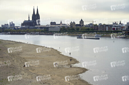 Niedrigwasser im Rhein in Köln