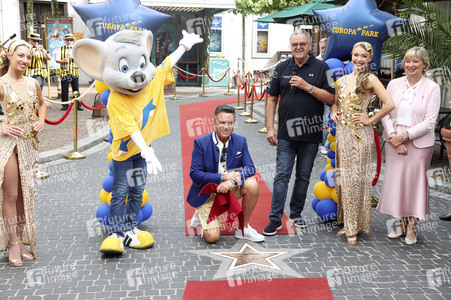 Ehrung von Stefan Mross mit Stern auf dem 'Walk of Fame' des Europa-Parks in Rust