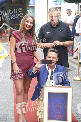 Ehrung von Stefan Mross mit Stern auf dem 'Walk of Fame' des Europa-Parks in Rust