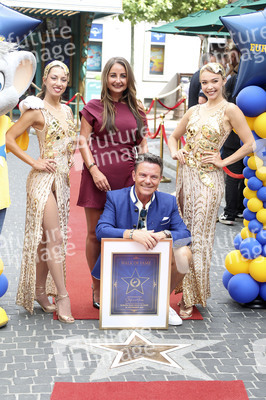 Ehrung von Stefan Mross mit Stern auf dem 'Walk of Fame' des Europa-Parks in Rust