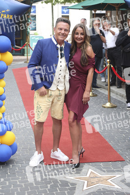 Ehrung von Stefan Mross mit Stern auf dem 'Walk of Fame' des Europa-Parks in Rust