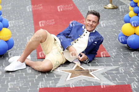 Ehrung von Stefan Mross mit Stern auf dem 'Walk of Fame' des Europa-Parks in Rust