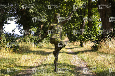 NATURE ART: Lindenallee / Linden Avenue Bodypainting