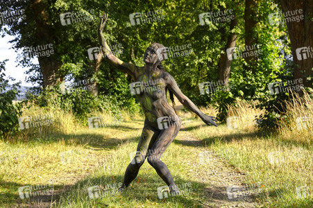 NATURE ART: Lindenallee / Linden Avenue Bodypainting