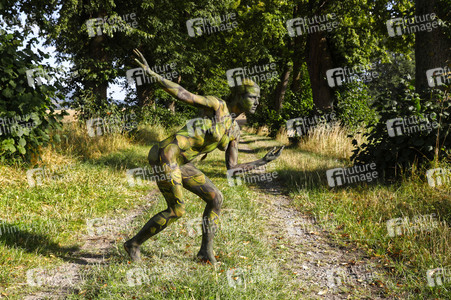 NATURE ART: Lindenallee / Linden Avenue Bodypainting