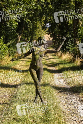 NATURE ART: Lindenallee / Linden Avenue Bodypainting