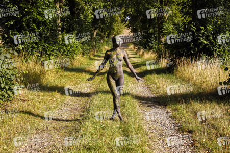 NATURE ART: Lindenallee / Linden Avenue Bodypainting