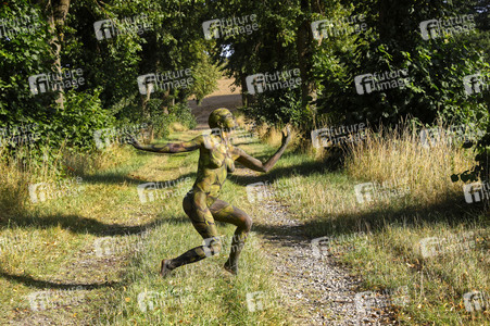 NATURE ART: Lindenallee / Linden Avenue Bodypainting