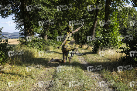 NATURE ART: Lindenallee / Linden Avenue Bodypainting
