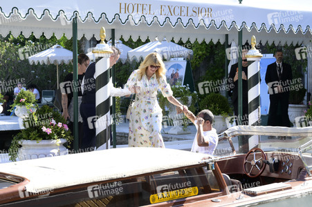 Abfahrt von Laura Dern vom Hotel Excelsior, Internationale Filmfestspiele von Venedig 2026