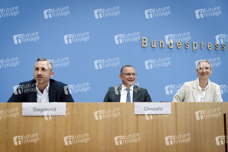 Bundespressekonferenz 'AfD - Auswirkungen der Landtagswahl in Sachsen-Anhalt auf die Bundespolitik' in Berlin