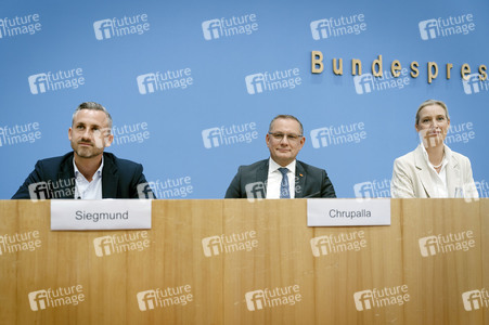 Bundespressekonferenz 'AfD - Auswirkungen der Landtagswahl in Sachsen-Anhalt auf die Bundespolitik' in Berlin