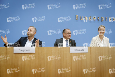 Bundespressekonferenz 'AfD - Auswirkungen der Landtagswahl in Sachsen-Anhalt auf die Bundespolitik' in Berlin
