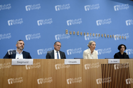 Bundespressekonferenz 'AfD - Auswirkungen der Landtagswahl in Sachsen-Anhalt auf die Bundespolitik' in Berlin