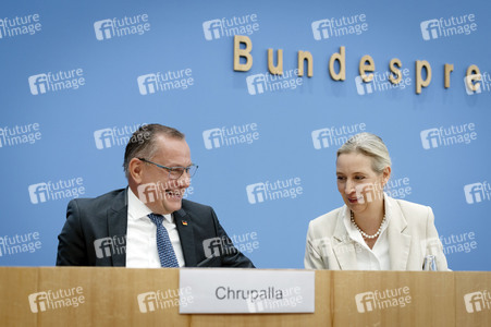 Bundespressekonferenz 'AfD - Auswirkungen der Landtagswahl in Sachsen-Anhalt auf die Bundespolitik' in Berlin