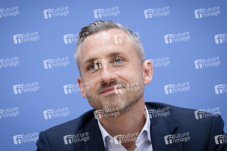 Bundespressekonferenz 'AfD - Auswirkungen der Landtagswahl in Sachsen-Anhalt auf die Bundespolitik' in Berlin