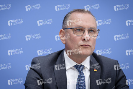 Bundespressekonferenz 'AfD - Auswirkungen der Landtagswahl in Sachsen-Anhalt auf die Bundespolitik' in Berlin