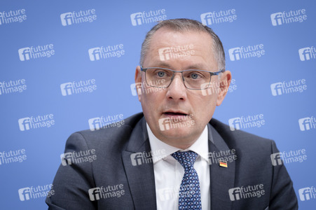 Bundespressekonferenz 'AfD - Auswirkungen der Landtagswahl in Sachsen-Anhalt auf die Bundespolitik' in Berlin