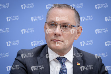 Bundespressekonferenz 'AfD - Auswirkungen der Landtagswahl in Sachsen-Anhalt auf die Bundespolitik' in Berlin