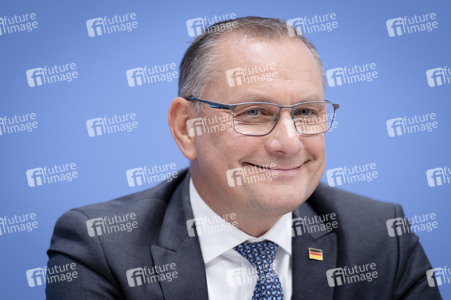 Bundespressekonferenz 'AfD - Auswirkungen der Landtagswahl in Sachsen-Anhalt auf die Bundespolitik' in Berlin