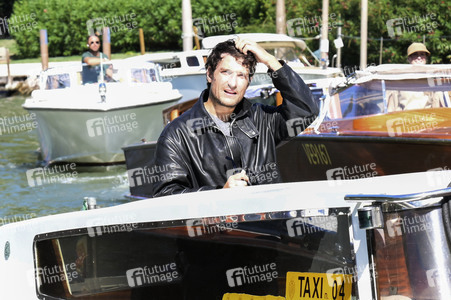 Abfahrt von Louis Garrel vom Hotel Excelsior, Internationale Filmfestspiele von Venedig 2026