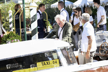 Abfahrt von Geoffrey Rush vom Hotel Excelsior, Internationale Filmfestspiele von Venedig 2026