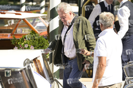 Abfahrt von Geoffrey Rush vom Hotel Excelsior, Internationale Filmfestspiele von Venedig 2026