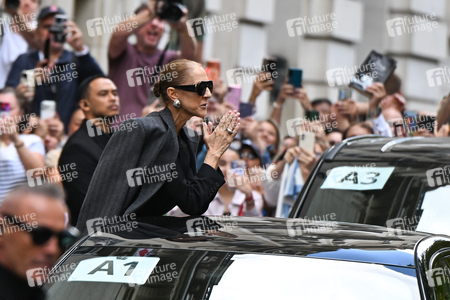 Céline Dion auf dem Weg zu ihrem Konzert in Paris